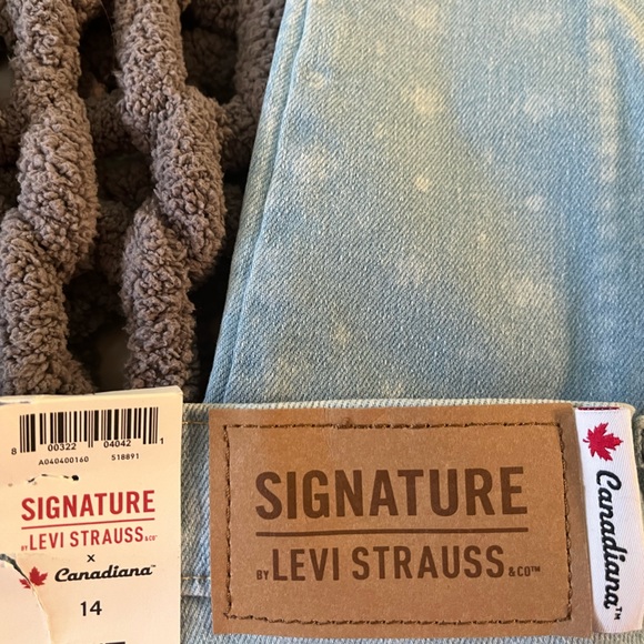 Signature by Levi Strauss & Co. Heritage High Rise Straight, Size 14 - Picture 4 of 5
